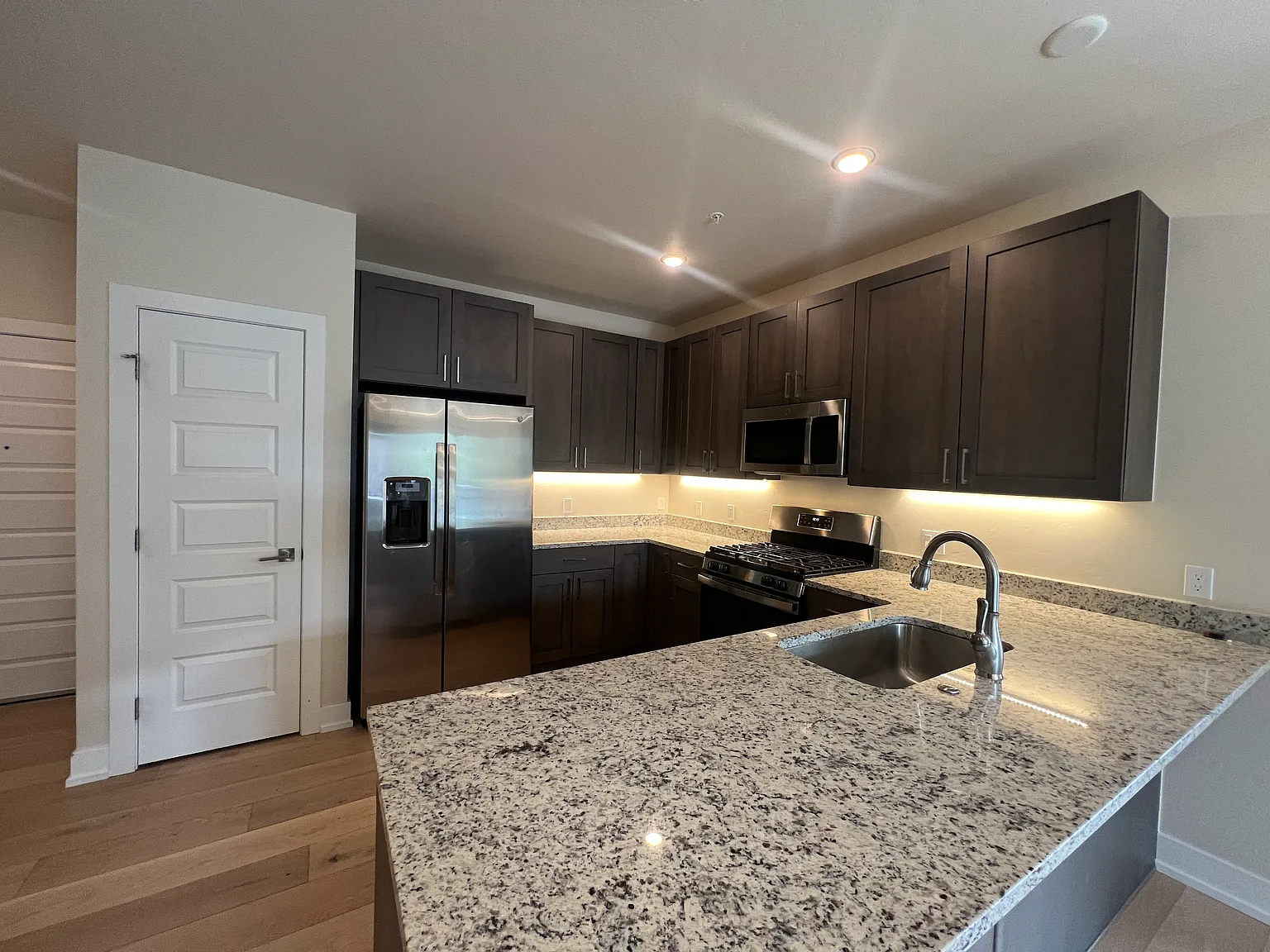 2 bed, 1138 sqft, $3,450 — Photo 4