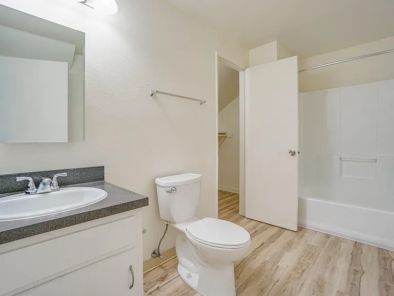 Park Crest Townhomes — Photo 11