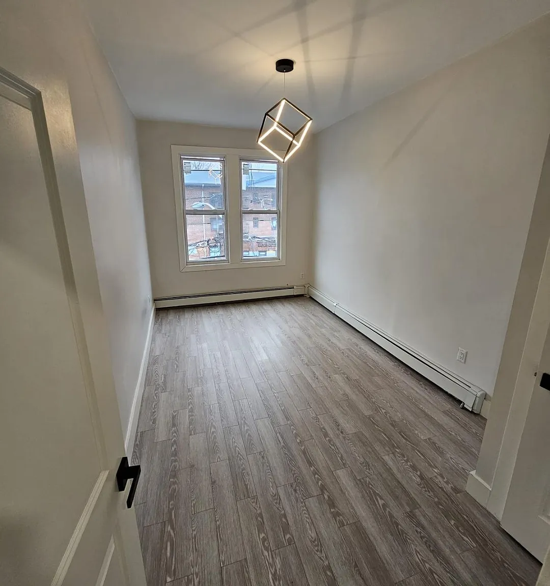 3 bed, 1350 sqft, $2,695 — Photo 2