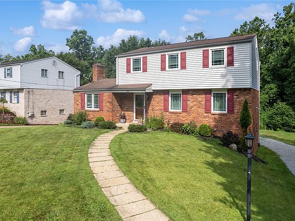 3rd image of 1019 Harvard Rd
