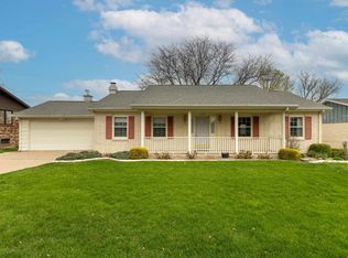820 Kelly Ln, Dubuque, IA 52003