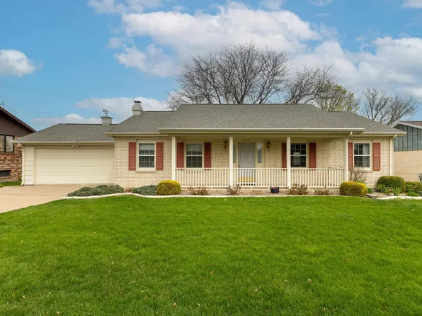 820 Kelly Ln, Dubuque, IA 52003