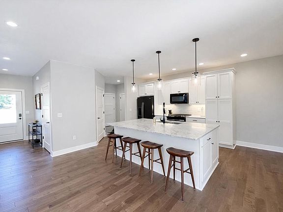 4th image of W389N7112 Pennsylvania STREET