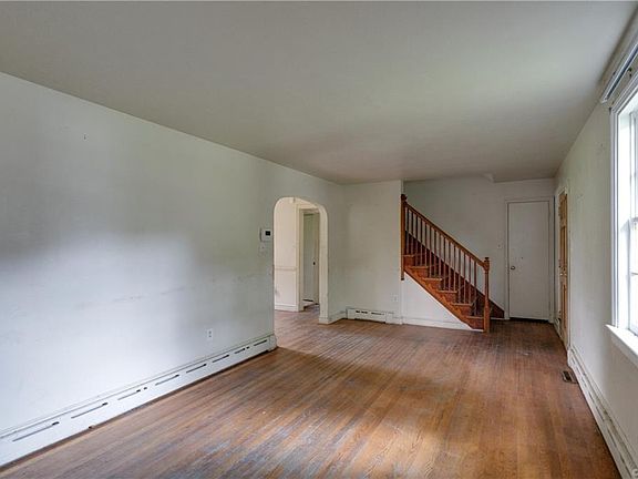 3rd image of 631 Woodhaven Dr