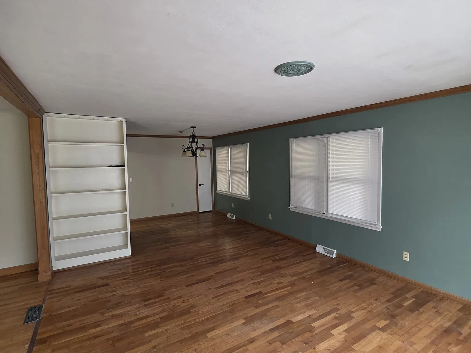 3 bed, 2454 sqft, $2,000 — Photo 4