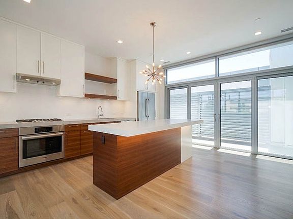 4th image of 602-604 Ramona St #602