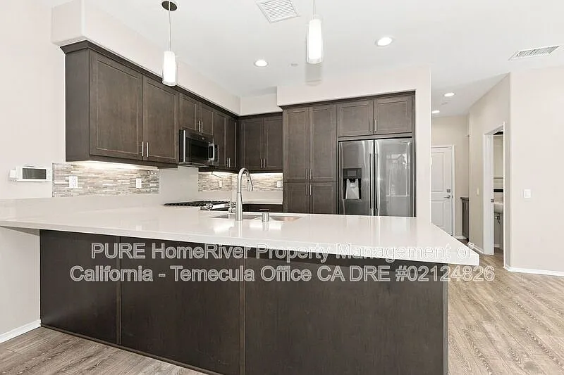 3 bed, 2.5 bath, 1523 sqft, $3,195 — Photo 3