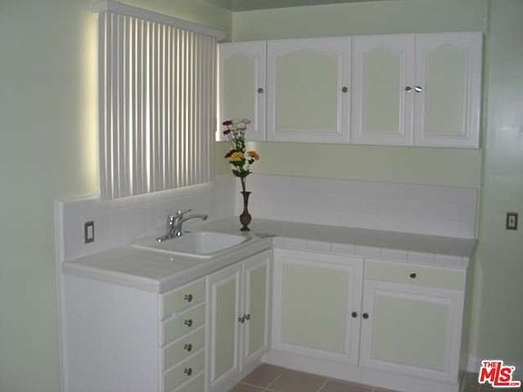 3rd image of 13450 Burbank Blvd
