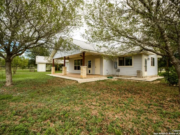 347 Mountin View Dr, Utopia, TX 78884