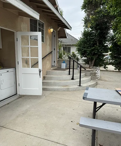 738 W 9th St — Photo 18