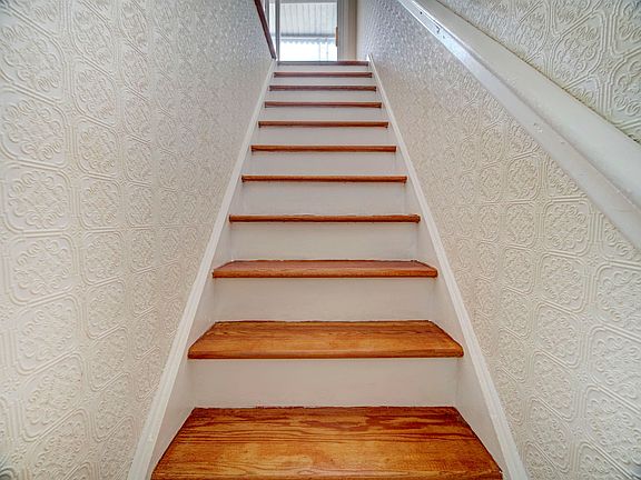 2nd image of 404 46th St #3