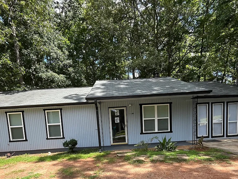 502 Carlton Dr — Photo 1
