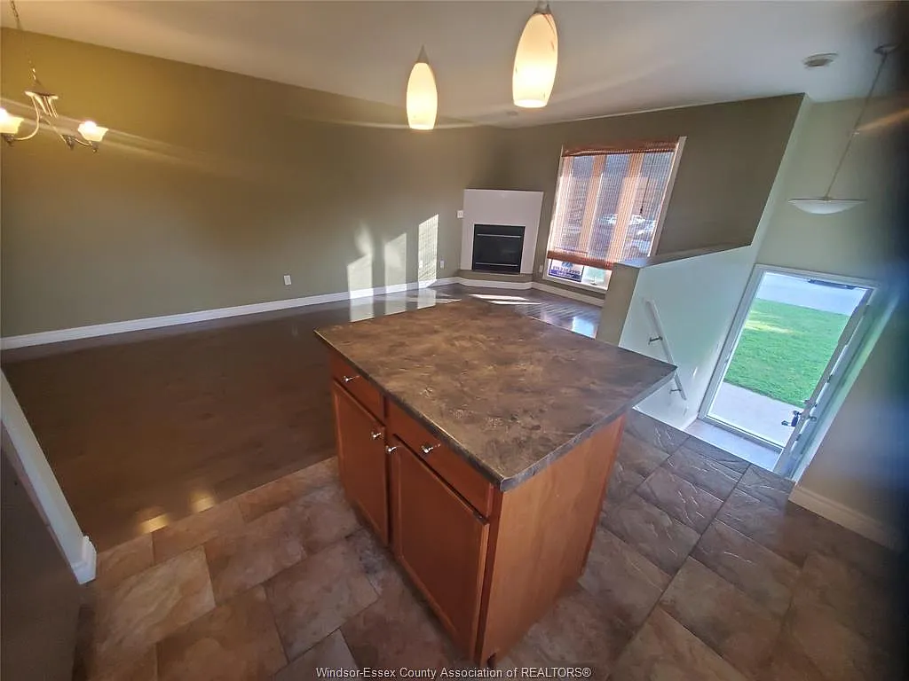 2 bed, $1,695 — Photo 2