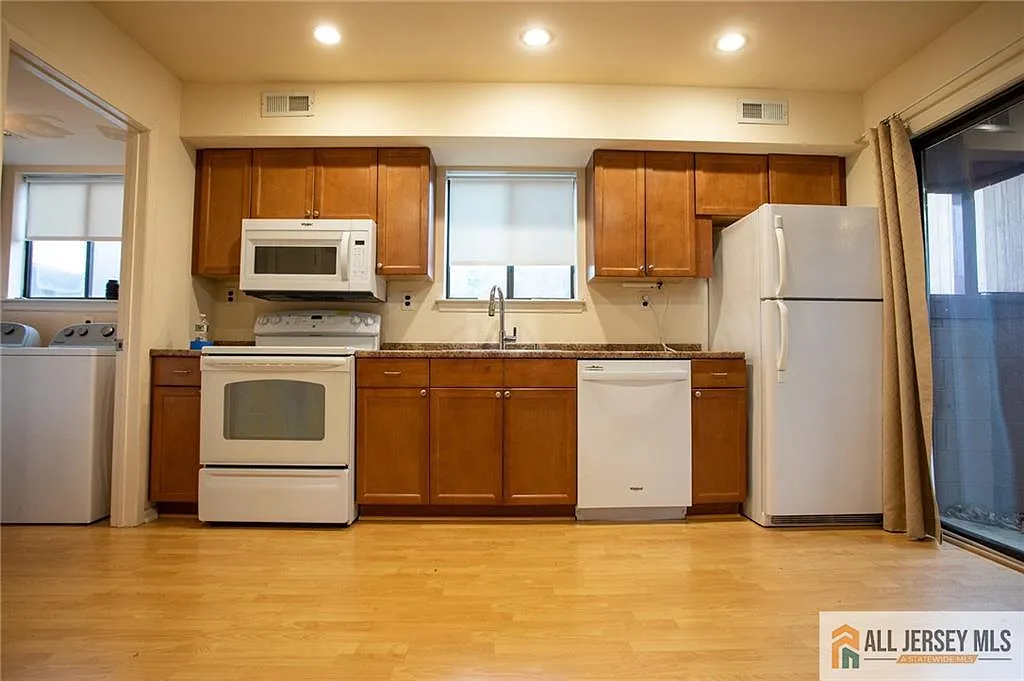 2 bed, 2.5 bath, 1343 sqft, $2,900 — Photo 4