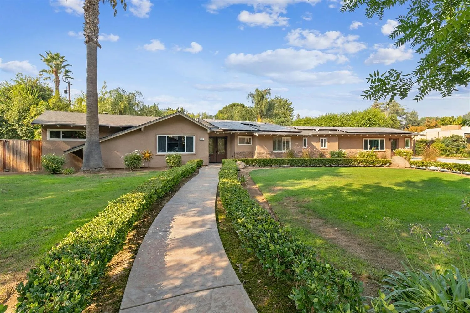 2550 W Wrenwood Ave photo 1