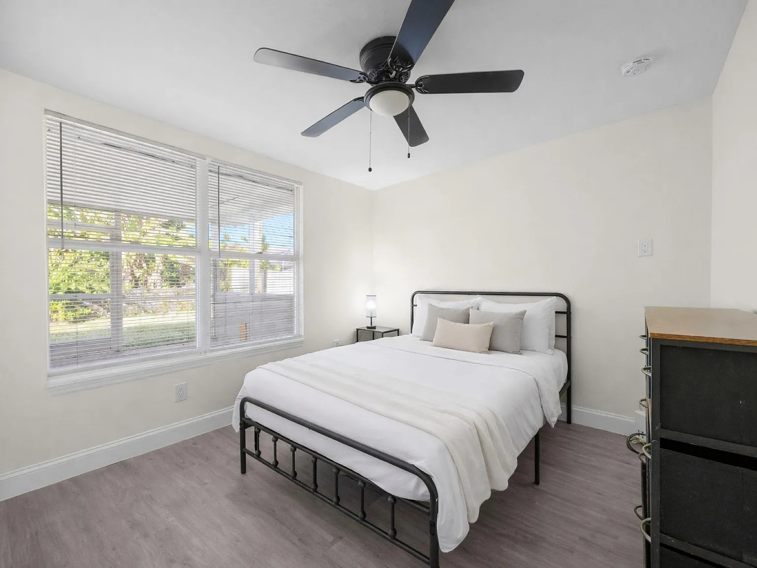 4 bed, 2.0 bath, 1529 sqft, $944 — Photo 2