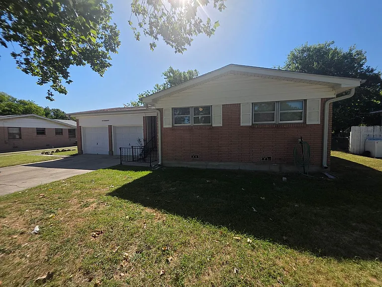 303 Nauert St — Photo 1