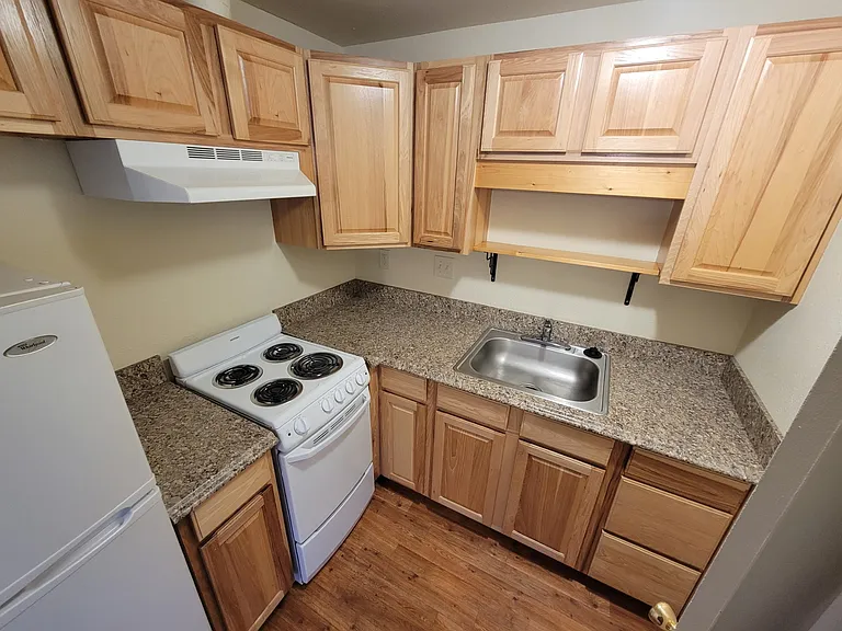 Knoll West Apartments — Photo 30