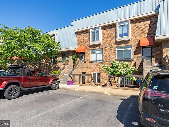 4th image of 1765 S Hayes St APT A