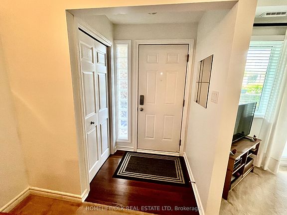 4th image of 137 Oldfield St #D