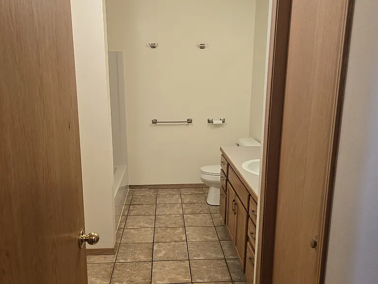 29 Michael Grove Ave — Photo 5