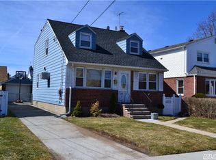 113 Sheridan Blvd, Mineola, NY 11501
