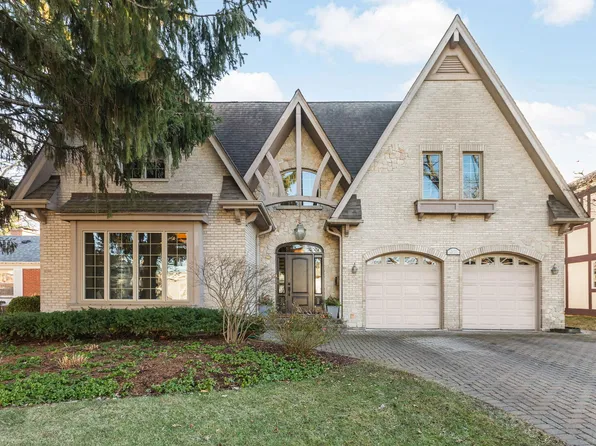 2611 Laurel Ln, Wilmette, IL 60091