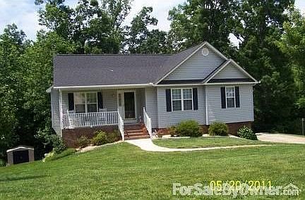 2nd image of 933 Manor Dr