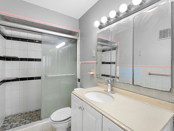 2nd image of 6113 Washington St #3