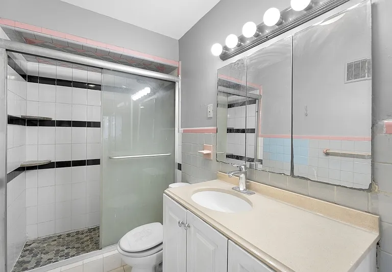 6113 Washington St #3 — Photo 2