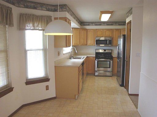 3rd image of 6365 Fall River Dr