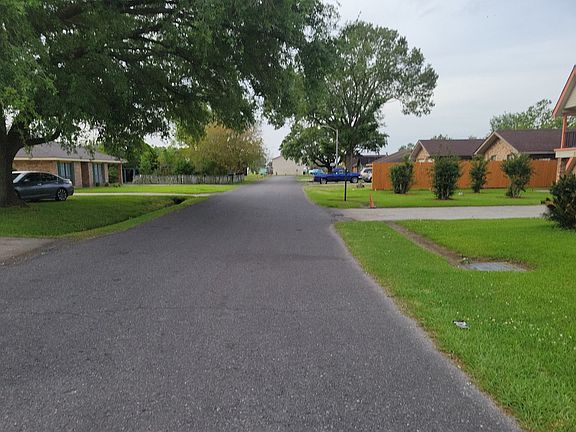5th image of 220 Madewood Dr