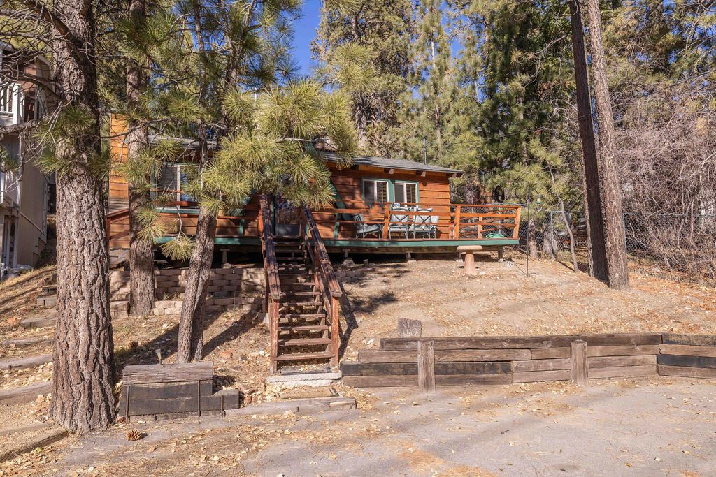 Photo of 42548 Cougar Rd, Big Bear Lake, CA 92315