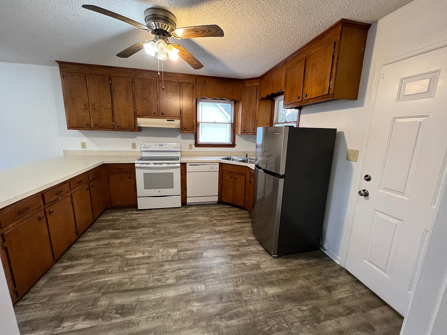 2 bed, 1.5 bath, $1,200 — Photo 1