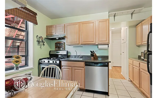 Sold by Douglas Elliman | media 4
