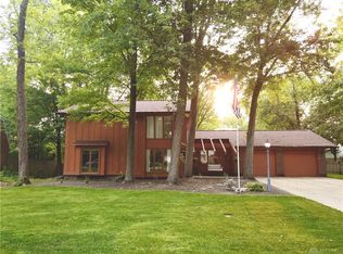 1118 Green Tree Dr, Centerville, OH 45429