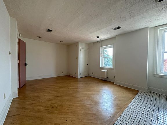 5th image of 609 S 42nd St #93A