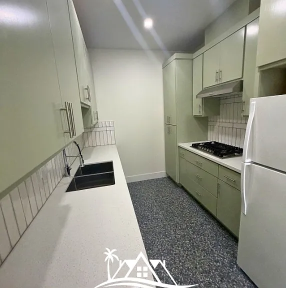 De Armond Pl — Photo 2