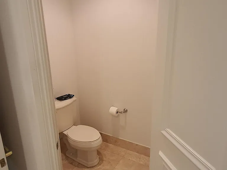220 NE 69th Cir — Photo 14