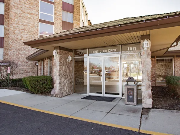 1101 S Hunt Club Dr APT 403, Mount Prospect, IL 60056