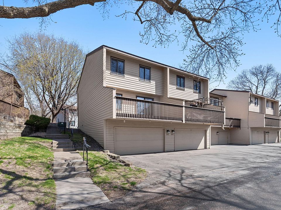 1st image of 281 W Eagle Lake Dr