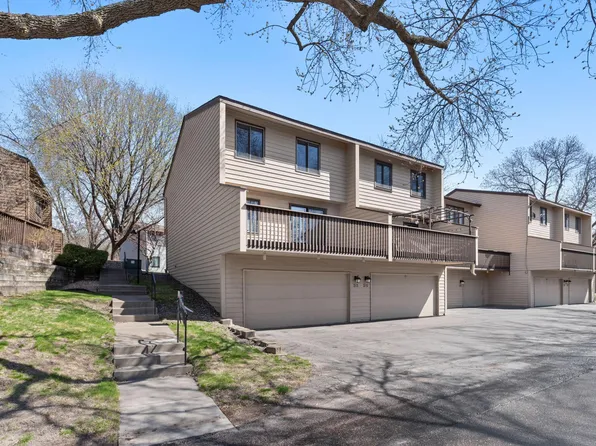 281 W Eagle Lake Dr, Maple Grove, MN 55369