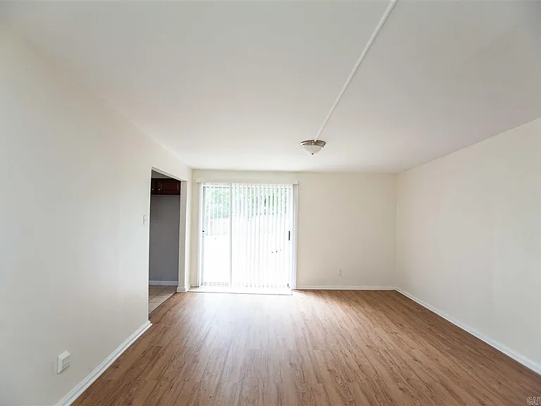 2724 Longcoy St — Photo 5