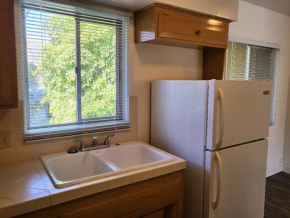 4th image of 840 E Mendocino St APT B4