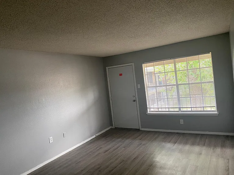 5909 Royalgate Dr — Photo 23