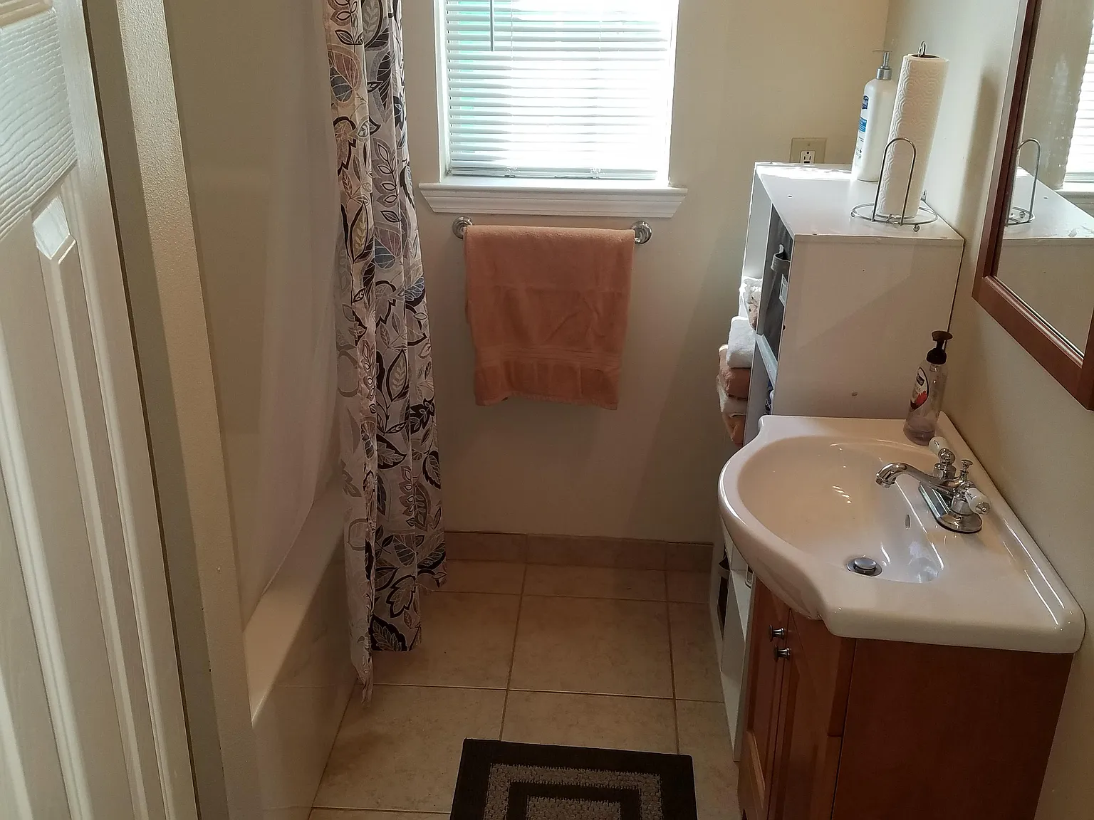 4 bed, 4.0 bath, 2600 sqft, $793 — Photo 2