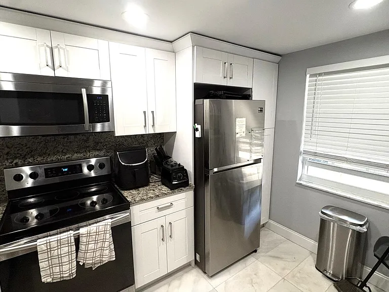 605 Oaks Dr #304 — Photo 3