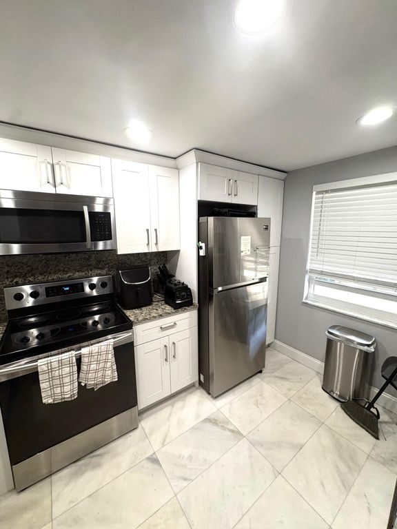 605 Oaks Drive #304, photo 3