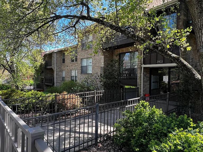 2905 Linwood Ave #16 — Photo 8