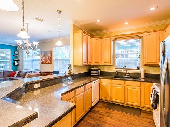5th image of 1403 Catherine St #2